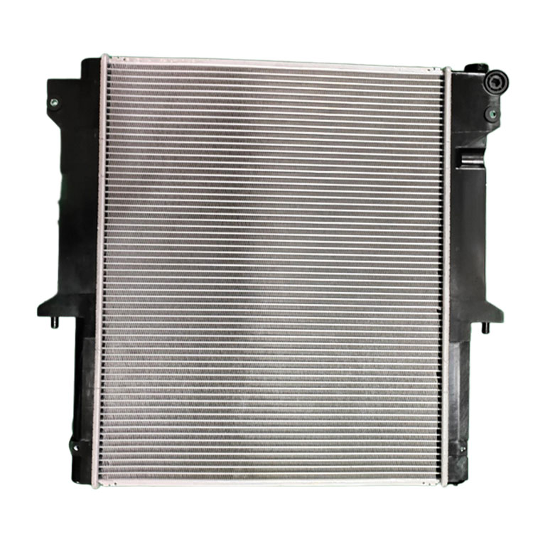 Radiator Mitsubishi Pajero 2015